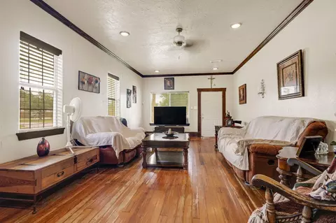4102 Erie St, Houston, TX 77087