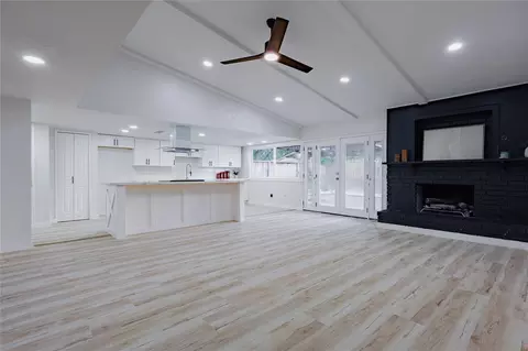 7310 Corta Calle Dr, Houston, TX 77083