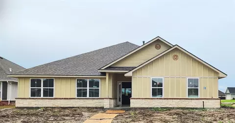 18 Gemstone Ct, Angleton, TX 77515