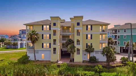 4111 Pointe West Dr #202, Galveston, TX 77554