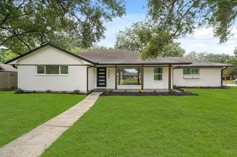 5447 Kingfisher Dr, Houston, TX 77096