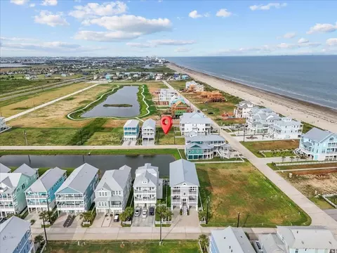 3847 Ohana Ln, Galveston, TX 77554
