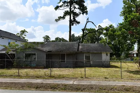 8206 Sterlingshire St, Houston, TX 77078