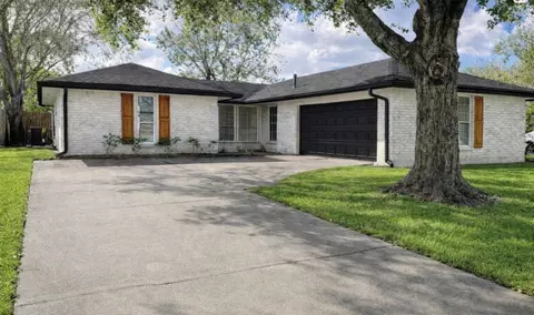 10322 Sageburrow Dr, Houston, TX 77089