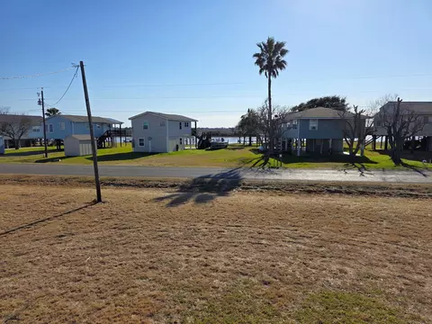 405 Blue Water Blvd, Sargent, TX 77414