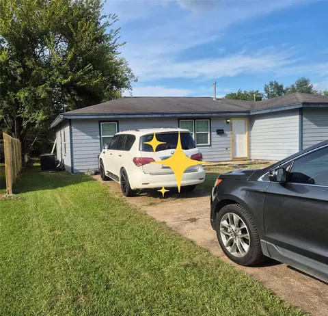 Exterior - 7350 Scotts Dr, Beaumont, TX 77708 photo 2 of 4