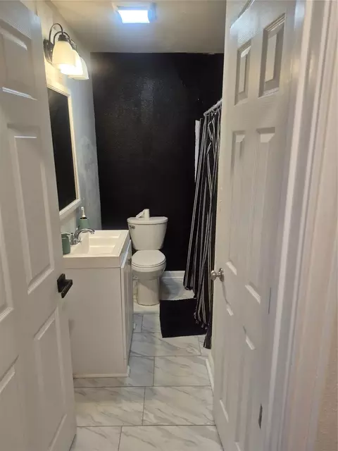 Bath - 7350 Scotts Dr, Beaumont, TX 77708 photo 2 of 2