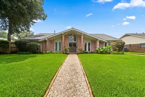 10735 Cedar Creek Dr, Houston, TX 77042