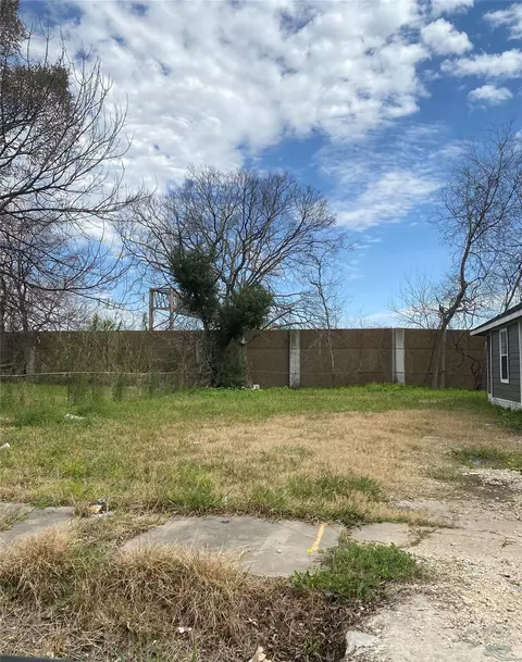 2008 Brackenridge St, Houston, TX 77026