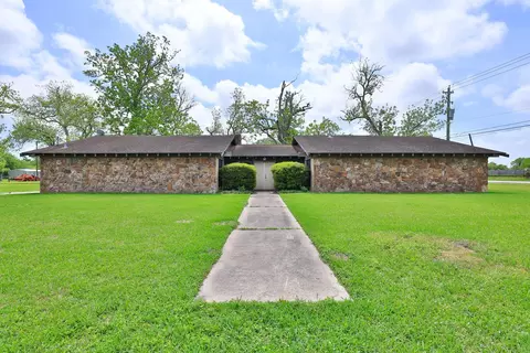 7807 Pecan Forest Ln, Baytown, TX 77521
