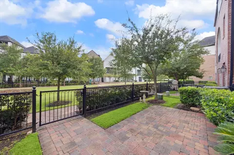 9634 Kings Cross Sta, Houston, TX 77045