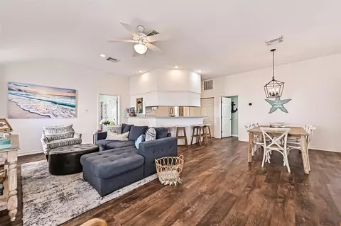 13811 Mutiny Ln, Galveston, TX 77554