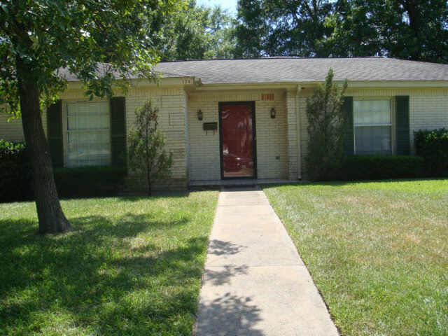 124 Maple St, Conroe, TX 77301 photo 1