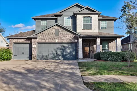 107 Forest Bend Ct, Clute, TX 77531