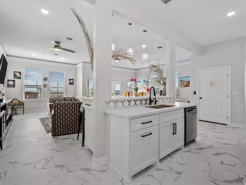 Kitchen - 1018 Seashell Dr, Surfside Beach, TX 77541 photo 4 of 5