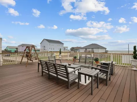 Exterior - 1018 Seashell Dr, Surfside Beach, TX 77541 photo 3 of 4