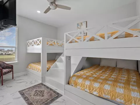 Bedroom - 1018 Seashell Dr, Surfside Beach, TX 77541 photo 1 of 5