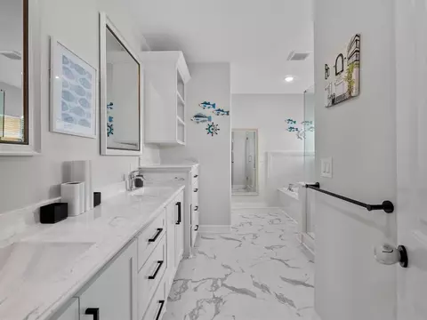 Bath - 1018 Seashell Dr, Surfside Beach, TX 77541 photo 3 of 5