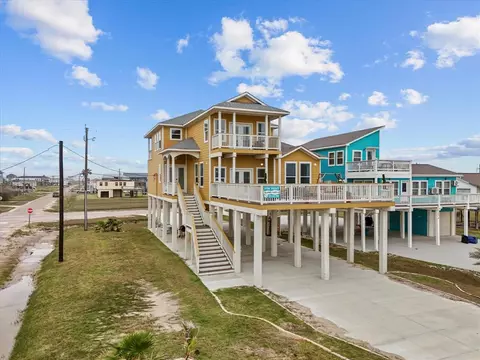 Exterior - 1018 Seashell Dr, Surfside Beach, TX 77541 photo 1 of 4