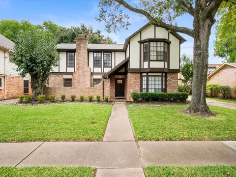 2715 River Birch Dr, Sugar Land, TX 77479