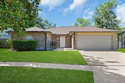 2910 Norwich St, Pearland, TX 77584