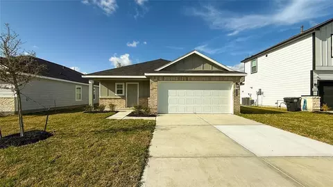 821 Stoney Point Ln, Dayton, TX 77535