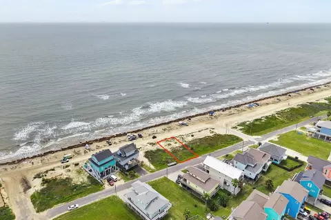 2790 Tradewind Dr, Crystal Beach, TX 77650