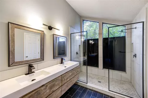 Bath - 530 Enchanted Ln, Spring, TX 77388 photo 4 of 6