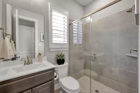 Bath - 334 Torrey Bloom Loop, Conroe, TX 77304 photo 3 of 4