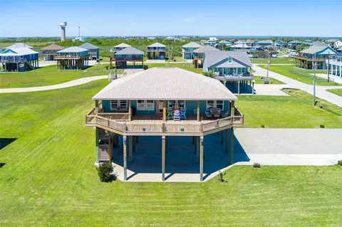 817 Boyt Rd, Crystal Beach, TX 77650
