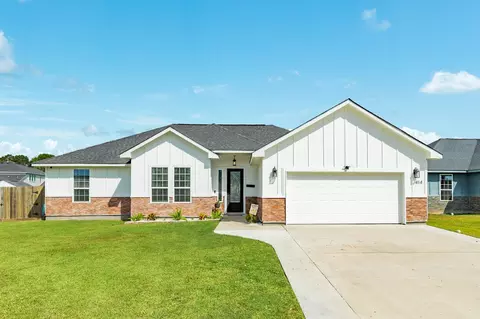 414 Burning Tree Ln, West Columbia, TX 77486