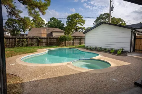 5119 Green Springs Dr, Houston, TX 77066