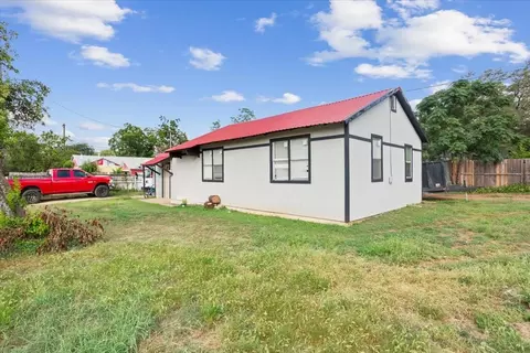 1301 S Walker St, Belton, TX 76513