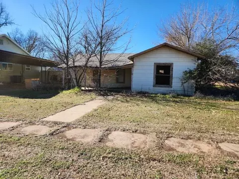 303 N 5th, Munday, TX 76371