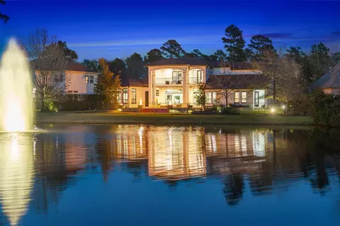 83 Lakeside Grn, The Woodlands, TX 77382