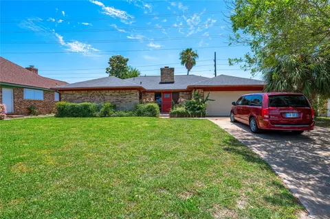 43 Quintana Dr, Galveston, TX 77554