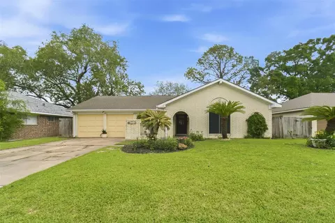 5007 W Plum St, Pearland, TX 77581
