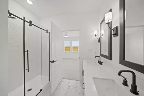 Bath - 7730 Jade Crest Dr, Angleton, TX 77515 photo 3 of 9