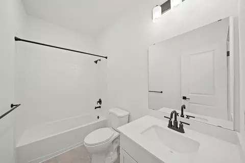 Bath - 7730 Jade Crest Dr, Angleton, TX 77515 photo 4 of 9