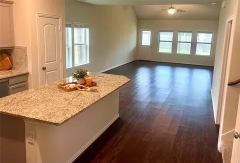Living - 4706 Walnut Willow Ct, Spring, TX 77386 photo 2 of 4