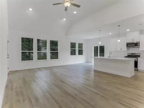 Living - 612 Evans St, Angleton, TX 77515 photo 3 of 4