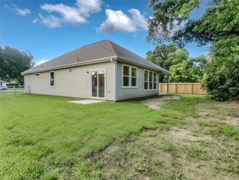 Exterior - 612 Evans St, Angleton, TX 77515 photo 4 of 6