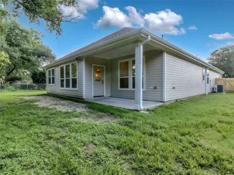 Exterior - 612 Evans St, Angleton, TX 77515 photo 5 of 6