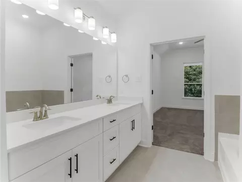 Bath - 612 Evans St, Angleton, TX 77515 photo 1 of 2