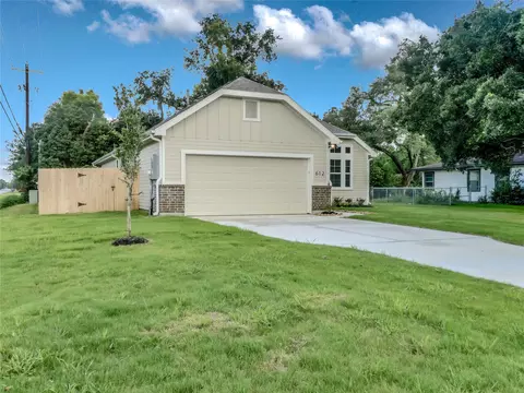 Exterior - 612 Evans St, Angleton, TX 77515 photo 3 of 6