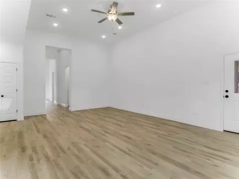 Living - 612 Evans St, Angleton, TX 77515 photo 4 of 4