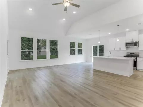 Living - 612 Evans St, Angleton, TX 77515 photo 2 of 4