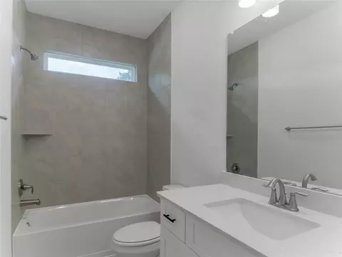 Bath - 612 Evans St, Angleton, TX 77515 photo 2 of 2