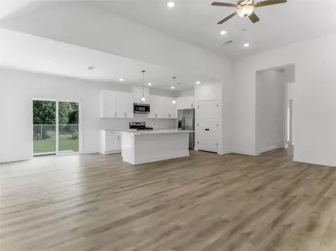 Living - 612 Evans St, Angleton, TX 77515 photo 1 of 4