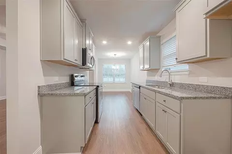 236 Bryan Way, Angleton, TX 77515 photo 2
